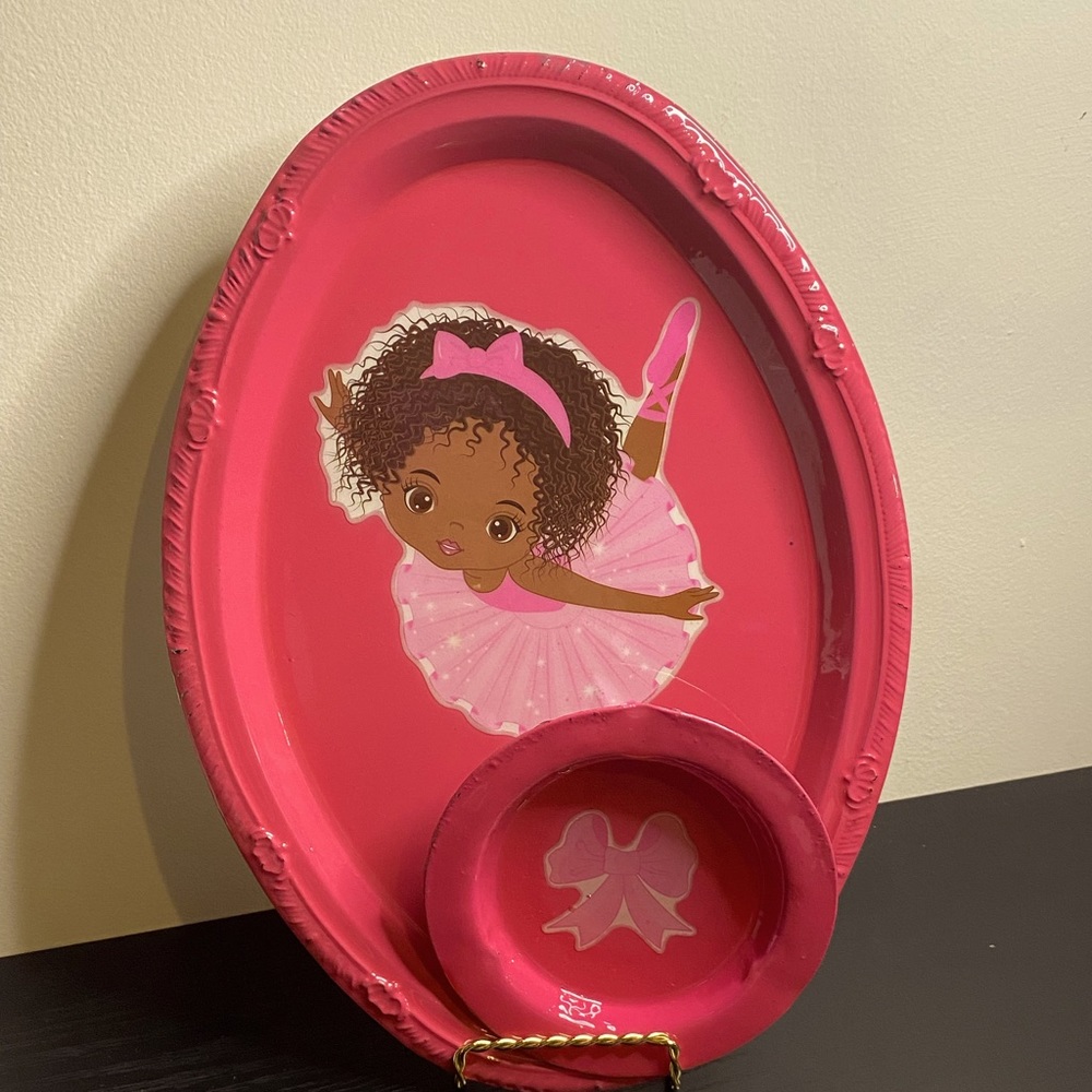 Oval rolling tray and matching ashtray.